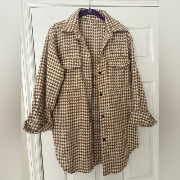 Houndstooth Button Up Shacket - Picture 1 of 4